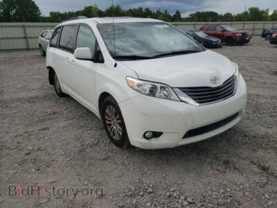 2014 Toyota SIENNA Sienna XLE, white — VIN 5TDYK3DC2ES483434, Copart