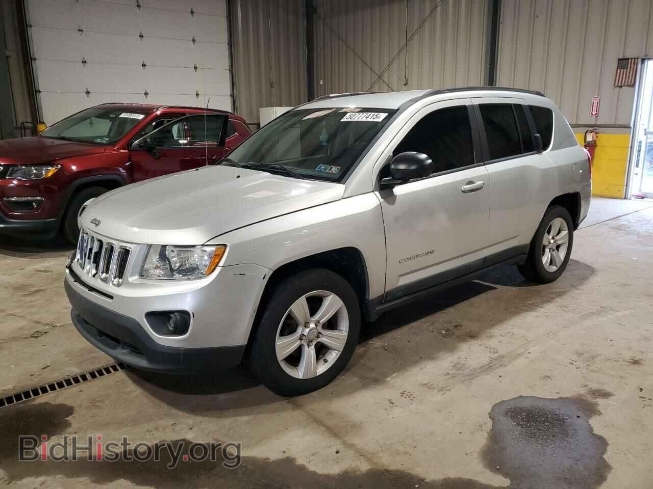 Photo 1J4NF1FB8BD244746 - JEEP COMPASS 2011
