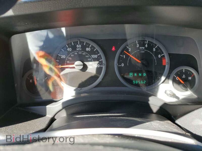 2008 Jeep COMPASS (VIN 1J8FF47W18D758873) — photo 9 of 13