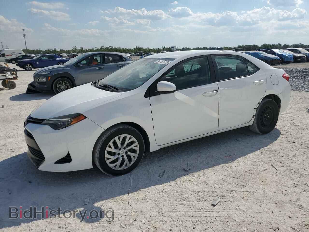 Photo 5YFBURHE9JP778757 - TOYOTA COROLLA 2018