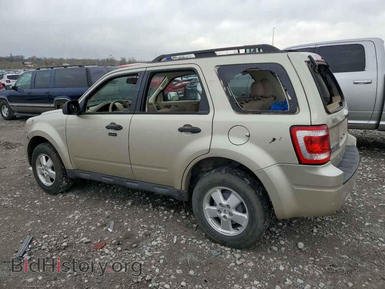 2011 FORD ESCAPE - VIN: 1FMCU0D73BKA68188 - Фото 2