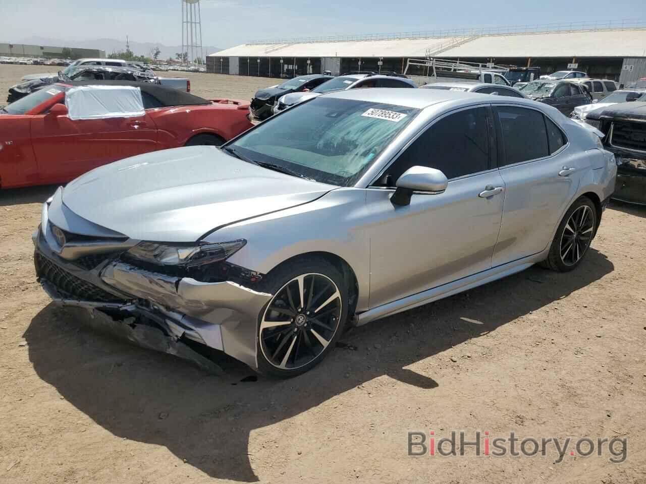 Photo 4T1B61HK9JU063011 - TOYOTA CAMRY 2018