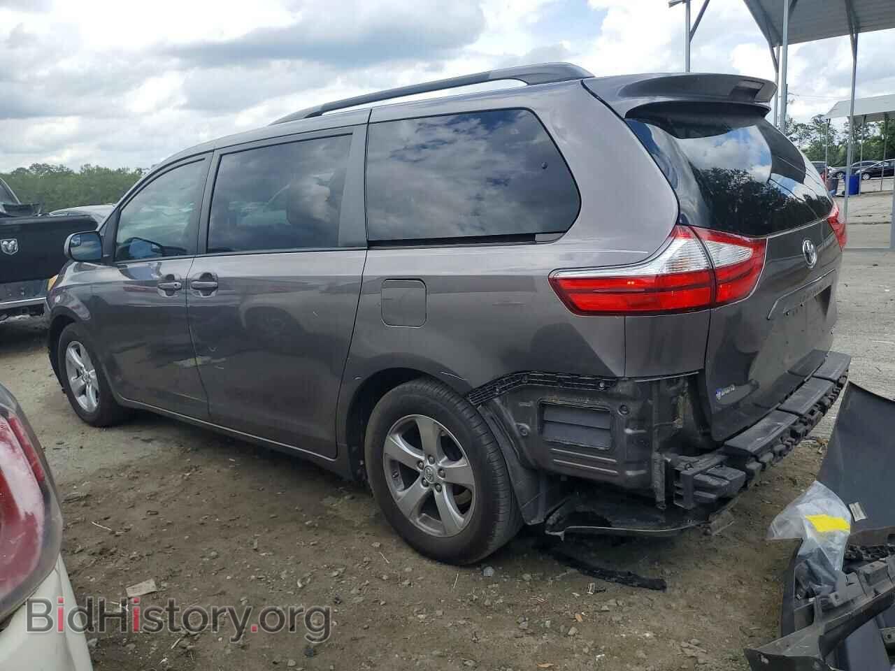 2017 TOYOTA SIENNA - VIN: 5TDKZ3DC6HS794838 - Фото 2