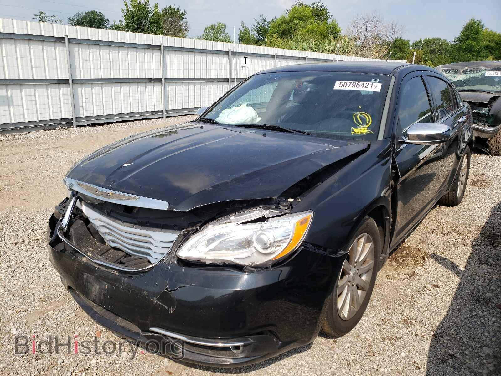 2013 CHRYSLER 200 - VIN: 1C3CCBCG0DN602015 - Фото 2