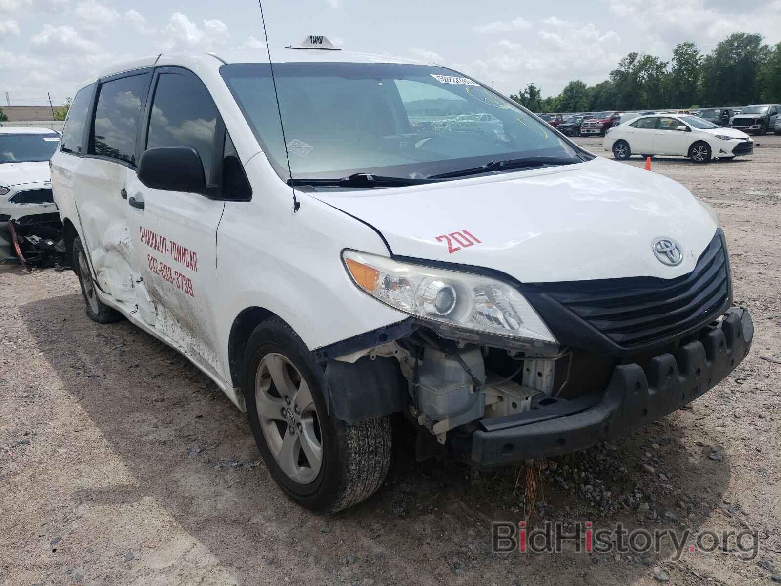 Photo 5TDZK3DC6ES467144 - TOYOTA SIENNA 2014