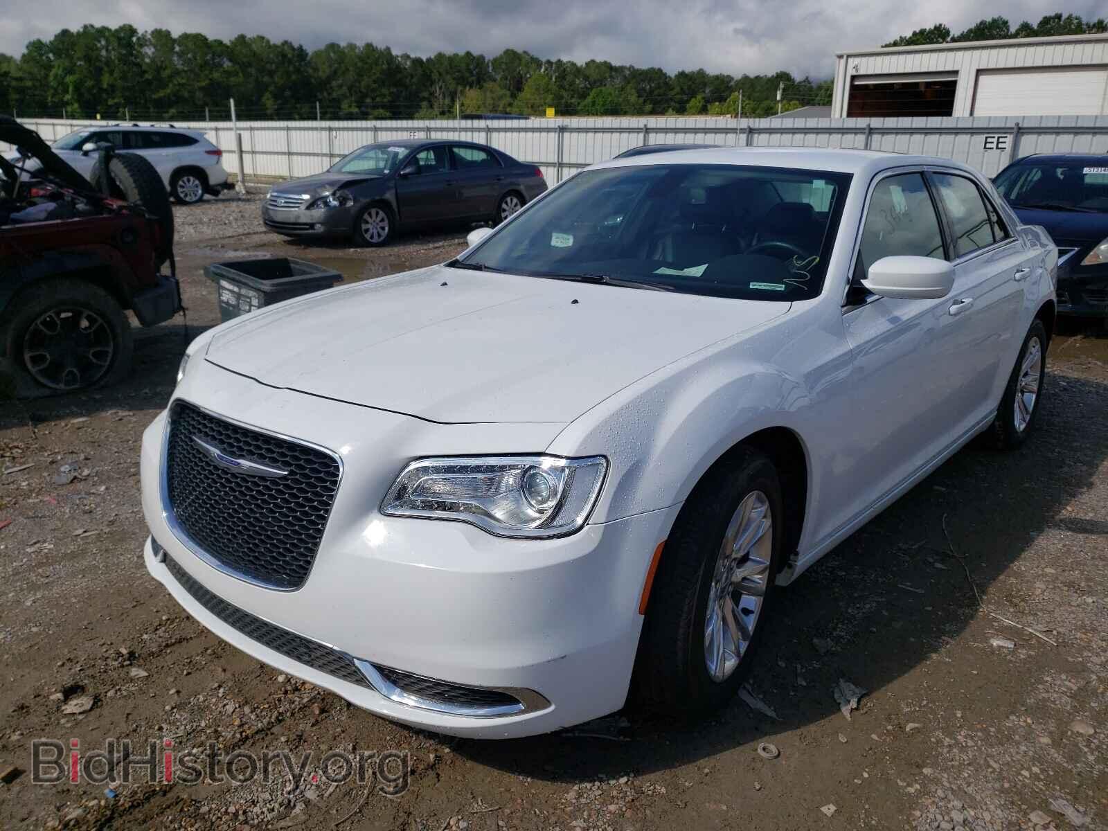 2019 CHRYSLER 300 - VIN: 2C3CCAAG1KH548100 - Фото 2