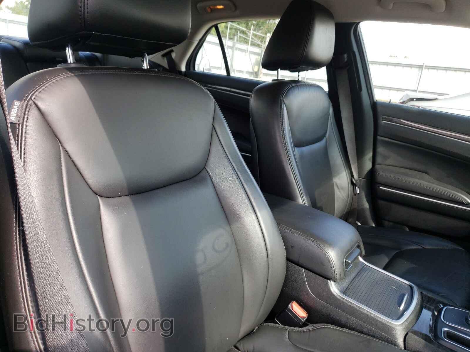 2019 CHRYSLER 300 - VIN: 2C3CCAAG1KH548100 - Фото 9
