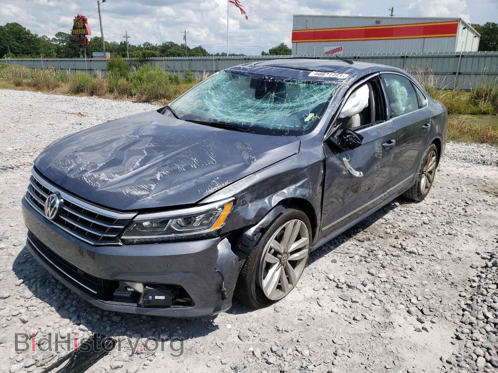 2017 VOLKSWAGEN PASSAT - VIN: 1VWCT7A36HC065805 - Фото 2