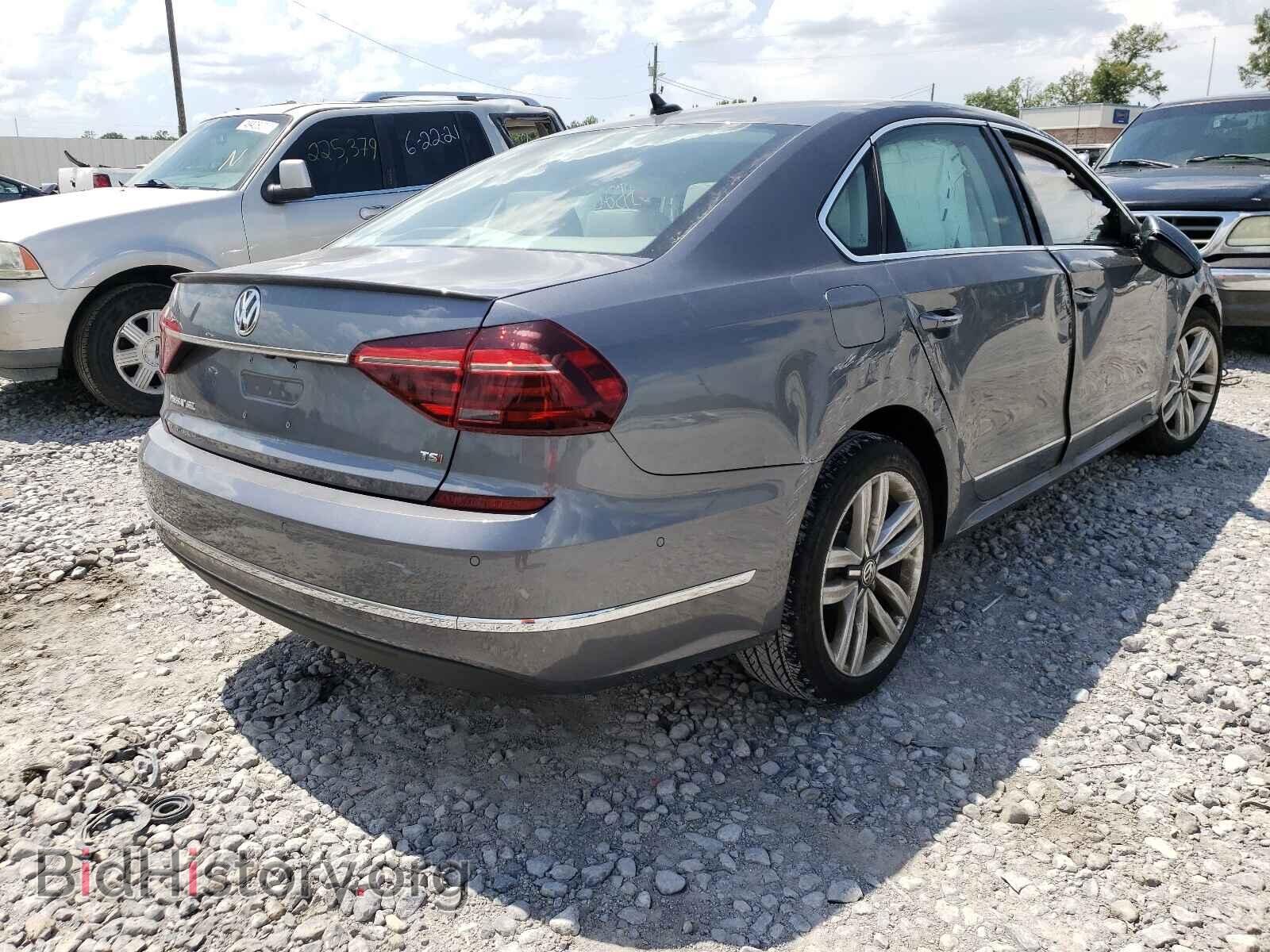2017 VOLKSWAGEN PASSAT - VIN: 1VWCT7A36HC065805 - Фото 4
