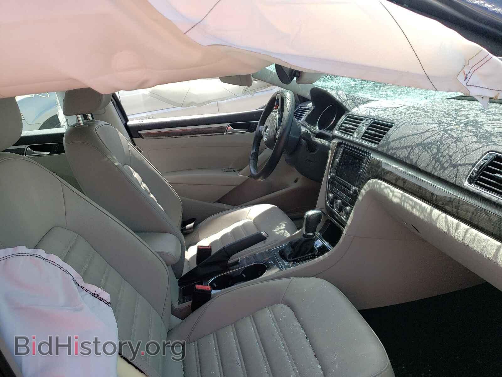 2017 VOLKSWAGEN PASSAT - VIN: 1VWCT7A36HC065805 - Фото 5