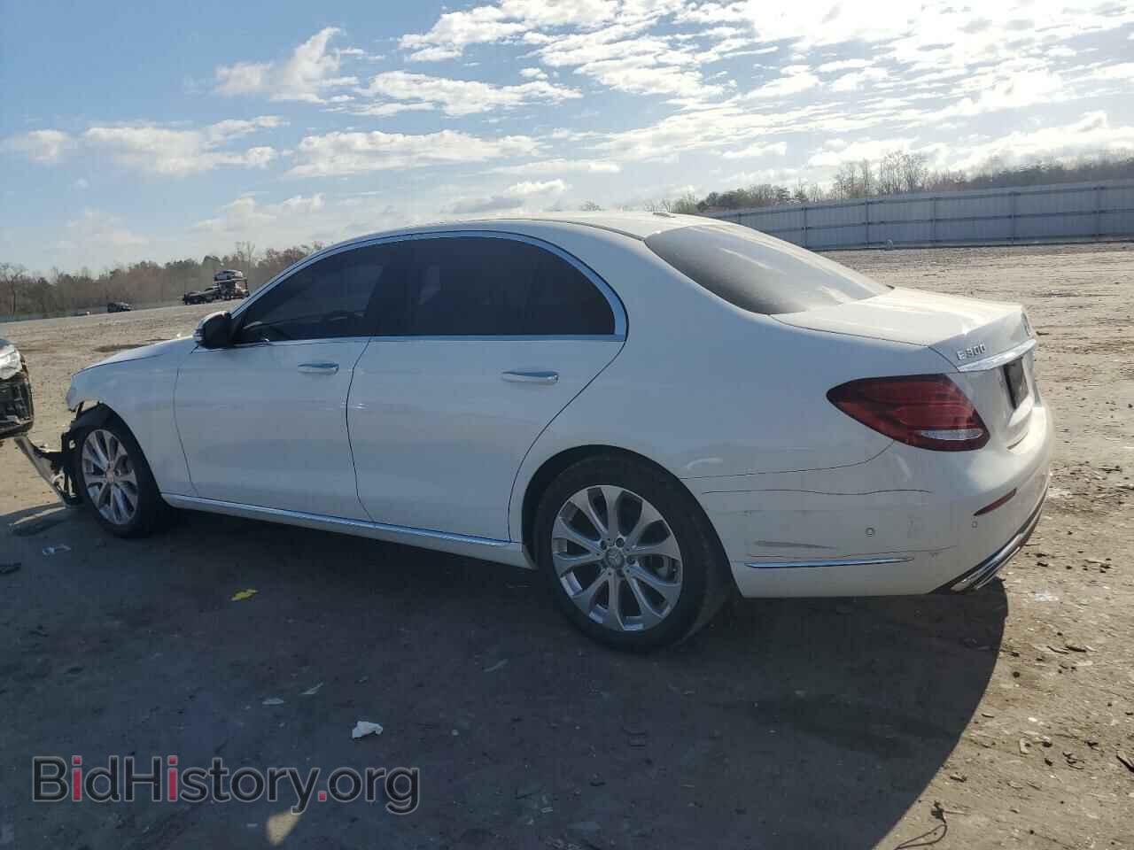 2017 MERCEDES-BENZ E-CLASS - VIN: WDDZF4KB7HA182173 - Фото 2