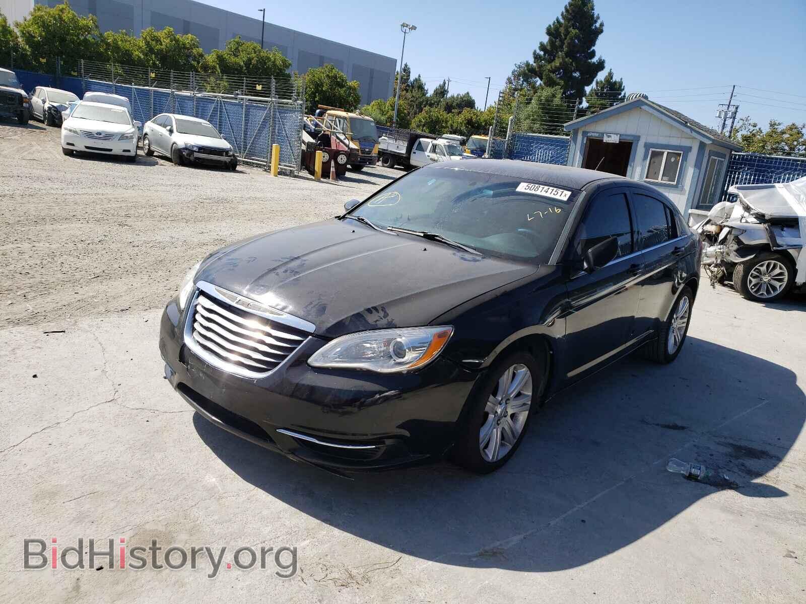 2013 CHRYSLER 200 - VIN: 1C3CCBAB3DN733009 - Фото 2
