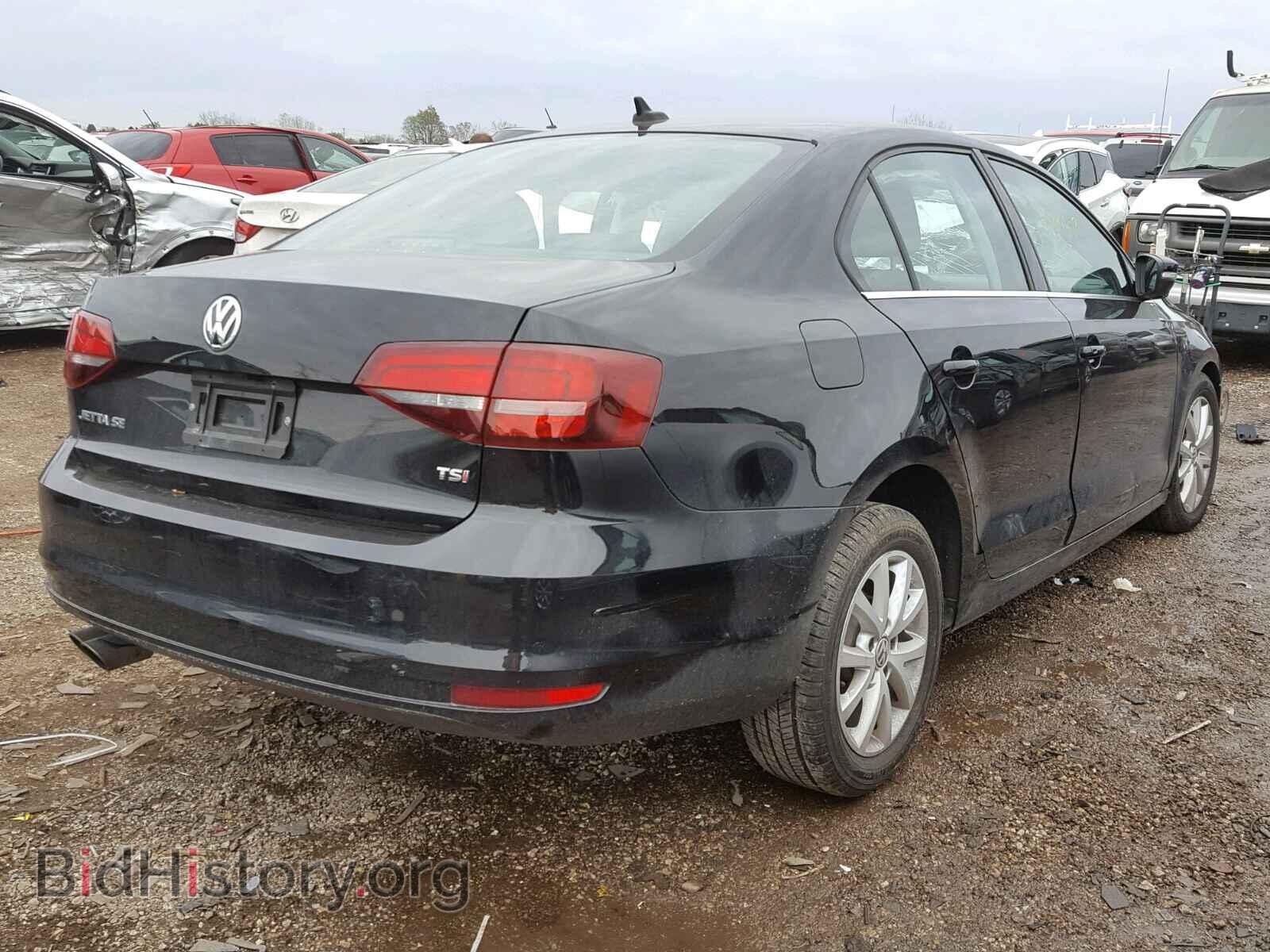2017 VOLKSWAGEN JETTA - VIN: 3VWDB7AJ3HM302285 - Photo 4