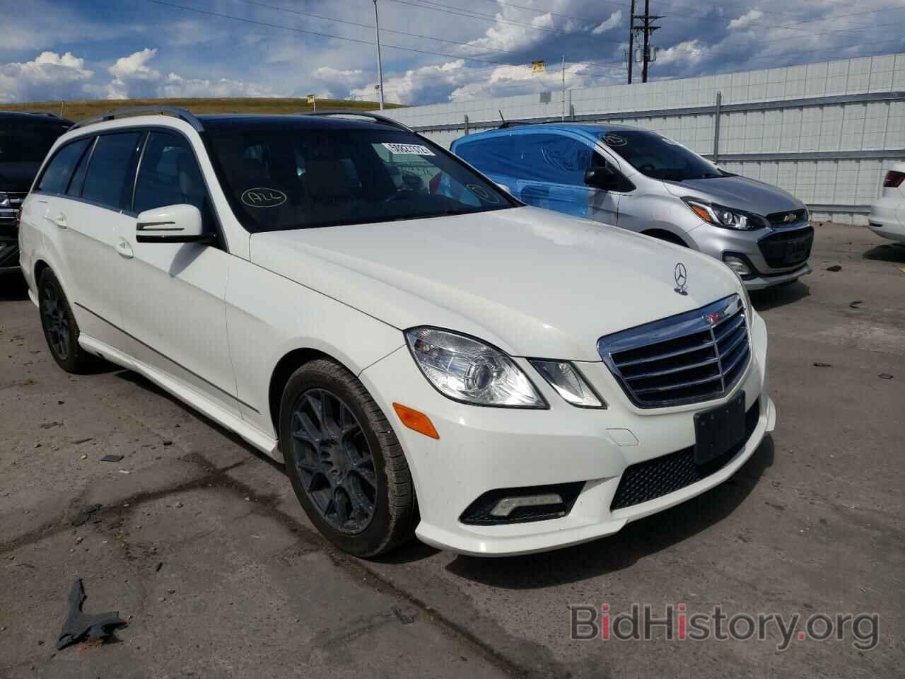 Photo WDDHH8HBXBA305587 - MERCEDES-BENZ E-CLASS 2011