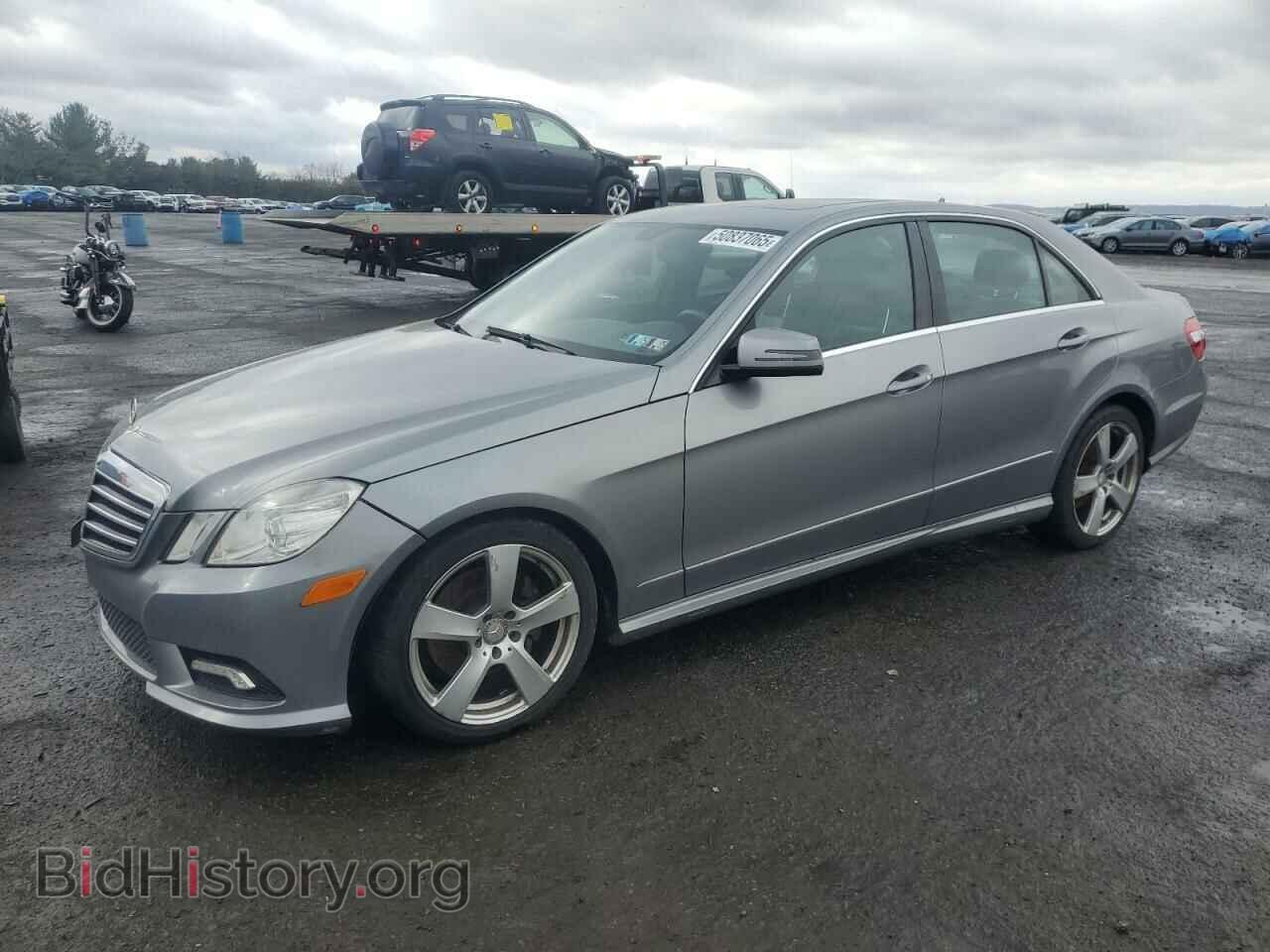 Photo WDDHF8HB6BA481848 - MERCEDES-BENZ E-CLASS 2011