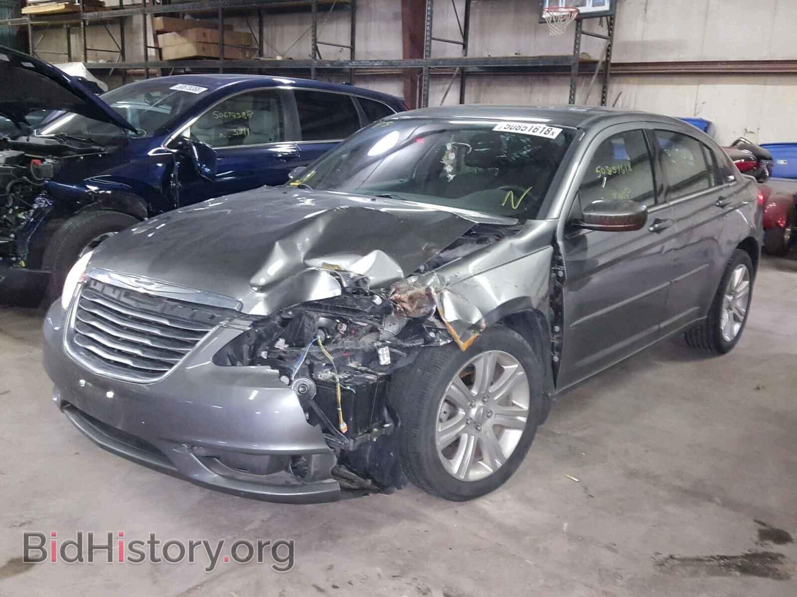 2012 CHRYSLER 200 - VIN: 1C3CCBAGXCN228613 - Фото 2