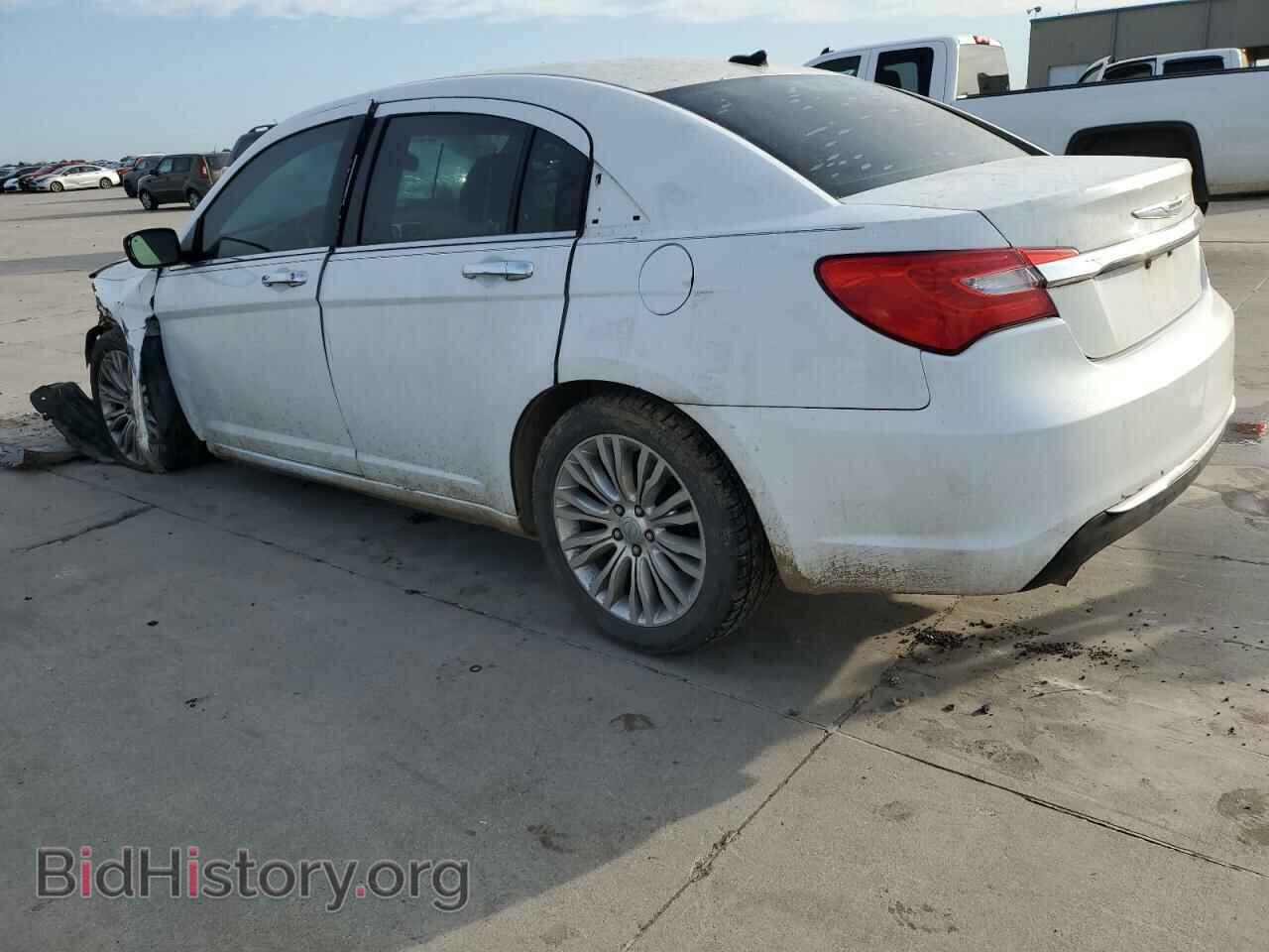 2011 CHRYSLER 200 - VIN: 1C3BC2FG3BN575686 - Фото 2