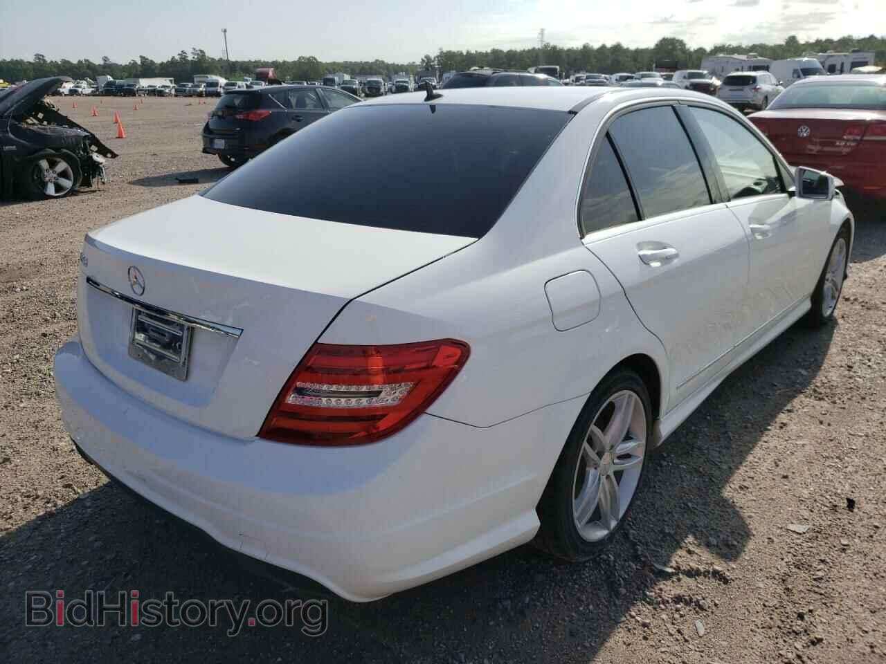 2013 MERCEDES-BENZ C-CLASS - VIN: WDDGF4HB7DA871106 - Фото 4