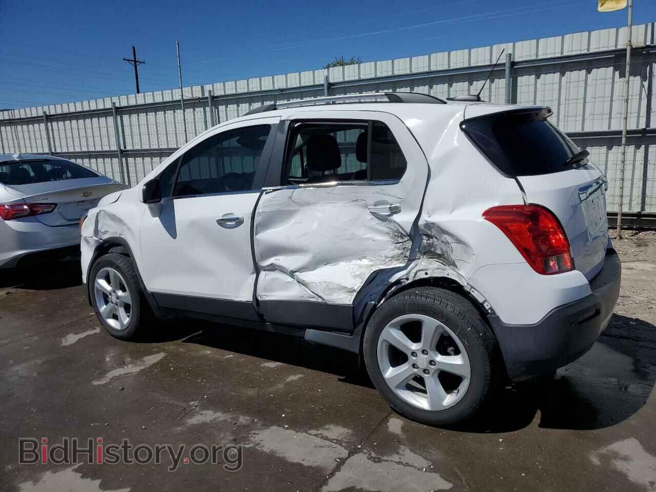 2016 CHEVROLET TRAX - VIN: 3GNCJRSB3GL279364 - Фото 2