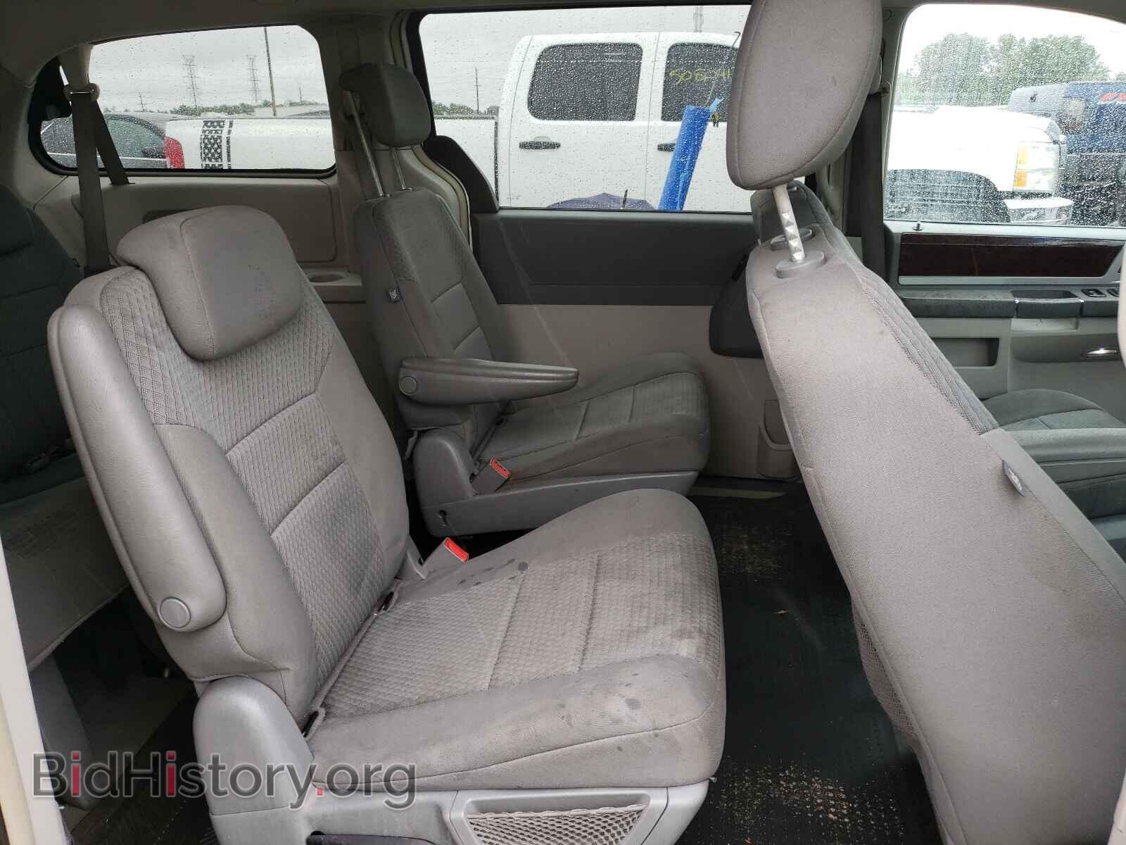 2009 CHRYSLER MINIVAN - VIN: 2A8HR54109R653075 - Фото 6