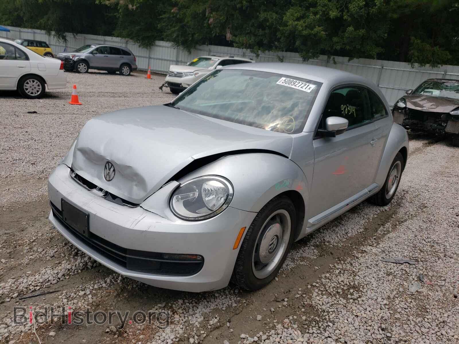 2013 VOLKSWAGEN BEETLE - VIN: 3VWJP7AT1DM632829 - Фото 2
