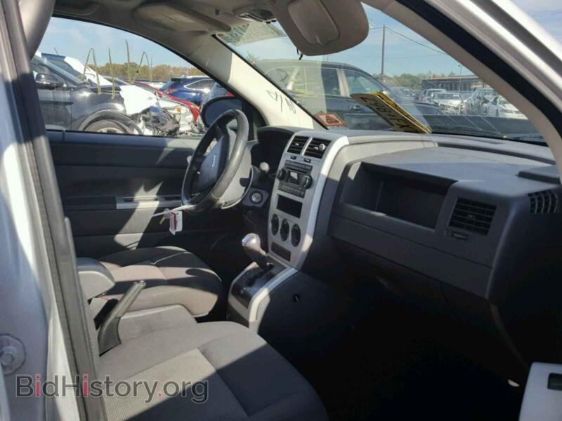 2008 Jeep COMPASS (VIN 1J8FF47W48D759693) — фото 5 из 10
