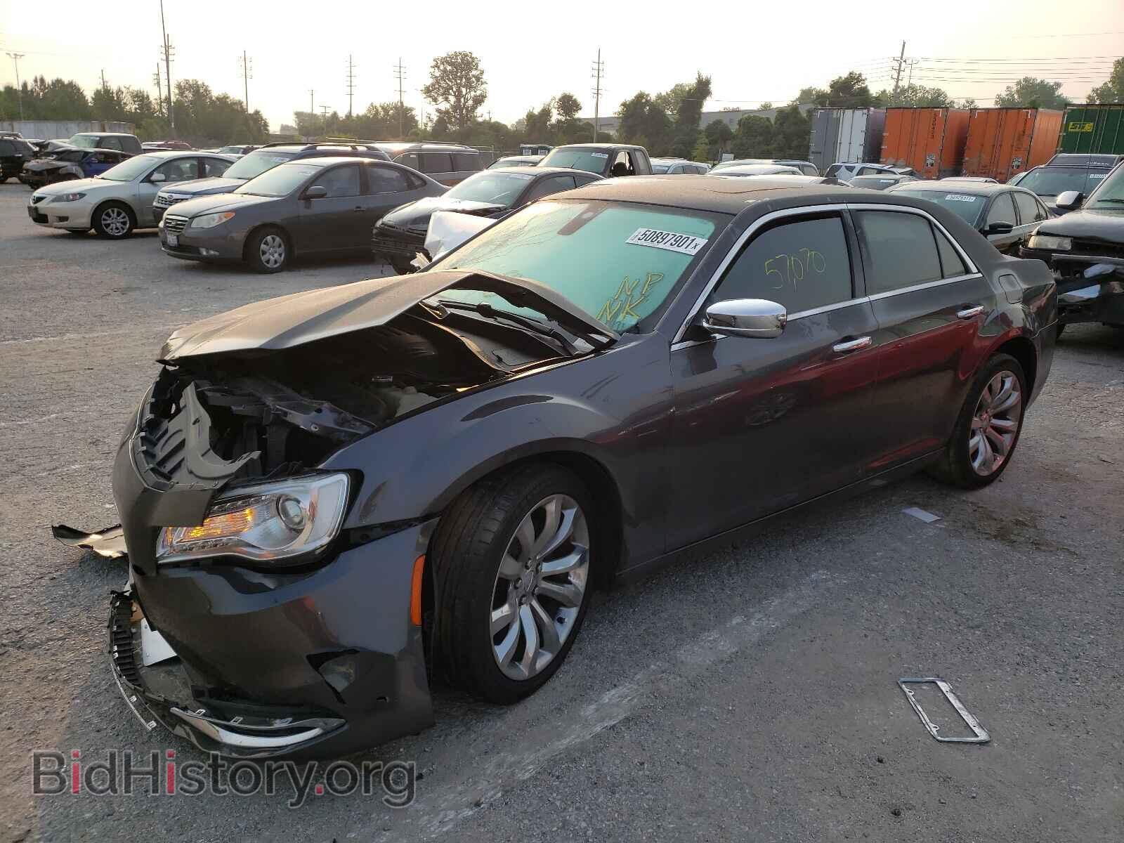 2019 CHRYSLER 300 - VIN: 2C3CCAEG1KH609519 - Фото 2