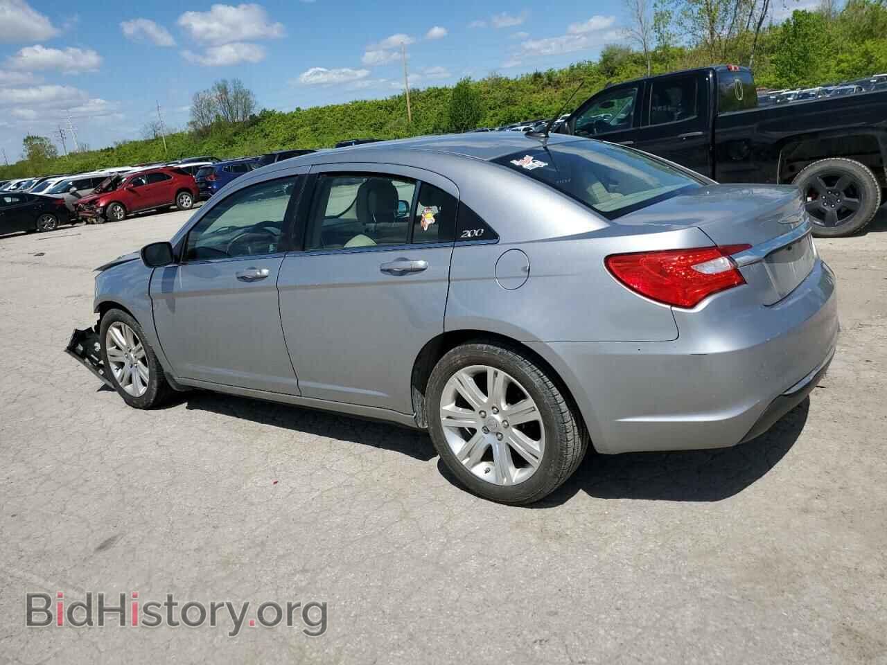 2013 CHRYSLER 200 - VIN: 1C3CCBAB7DN698832 - Фото 2