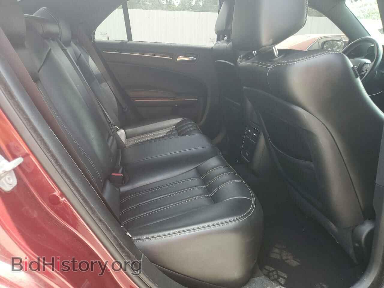 2019 CHRYSLER 300 - VIN: 2C3CCABG7KH639838 - Фото 10
