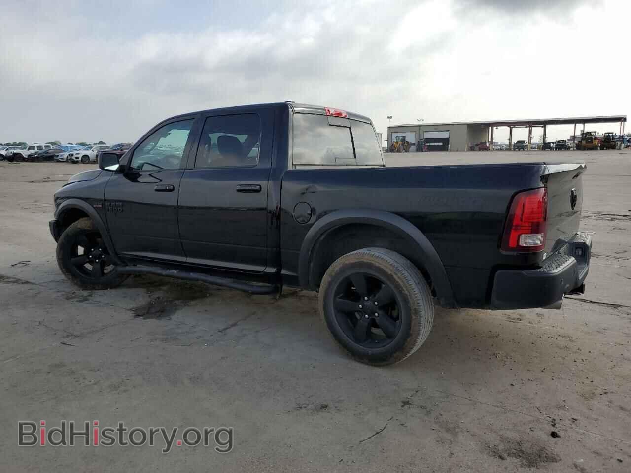 2019 RAM 1500 - VIN: 1C6RR6LT3KS702124 - Photo 2