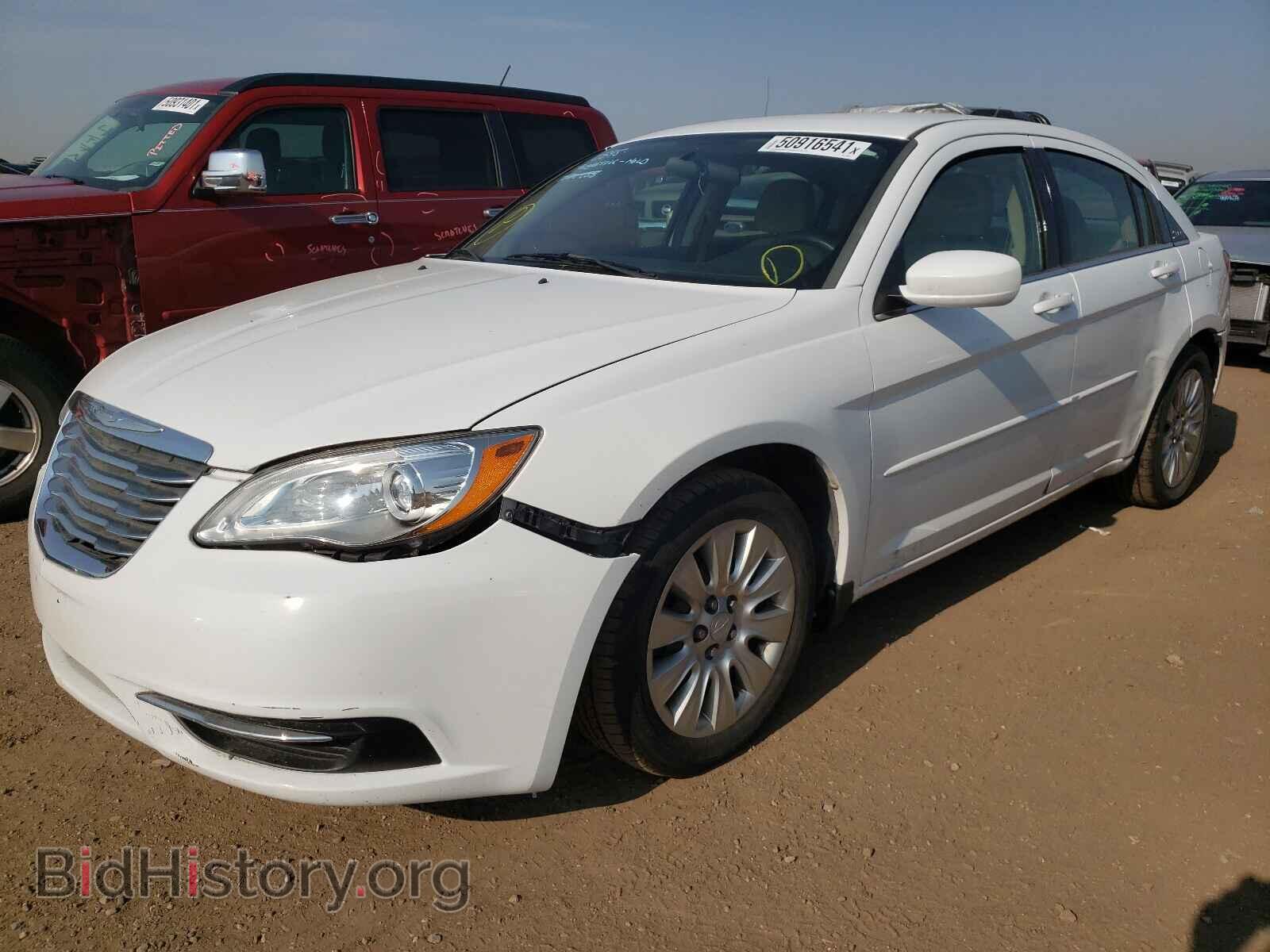 2013 CHRYSLER 200 - VIN: 1C3CCBAB3DN588506 - Фото 2