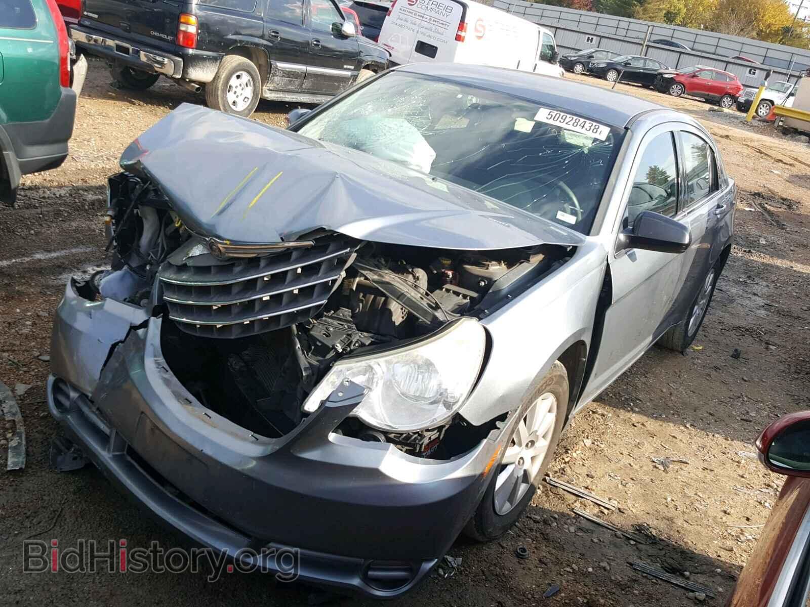 2010 CHRYSLER SEBRING - VIN: 1C3CC4FB5AN211496 - Фото 2