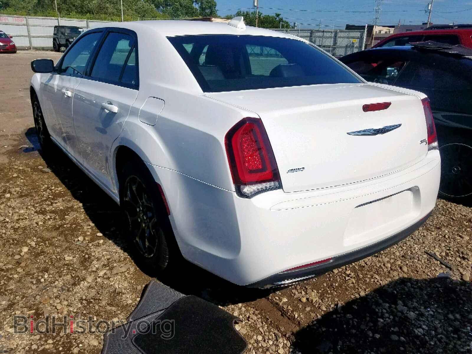 2019 CHRYSLER 300 - VIN: 2C3CCAGG3KH610815 - Фото 3