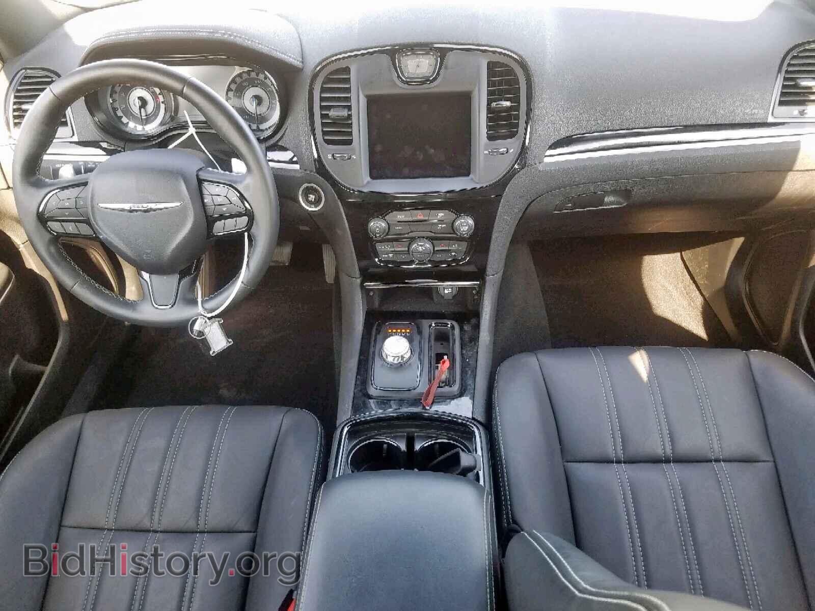 2019 CHRYSLER 300 - VIN: 2C3CCAGG3KH610815 - Фото 9