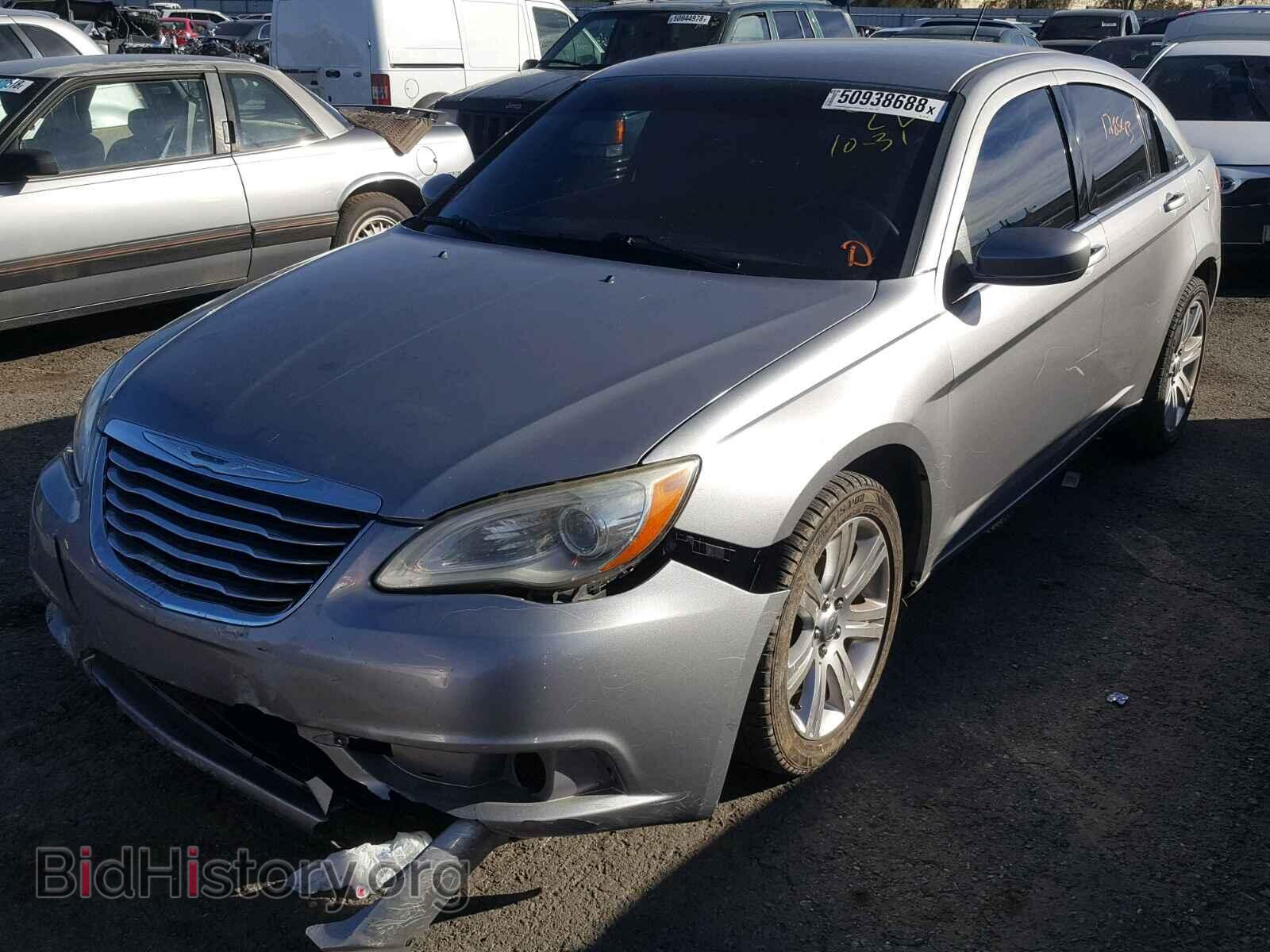 2013 CHRYSLER 200 - VIN: 1C3CCBAB9DN647199 - Фото 2