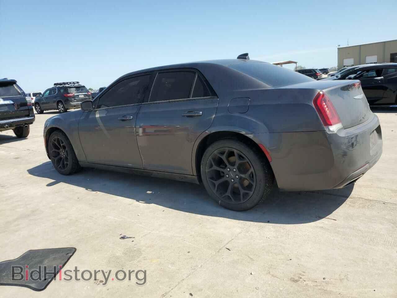 2019 CHRYSLER 300 - VIN: 2C3CCABG4KH539454 - Фото 2
