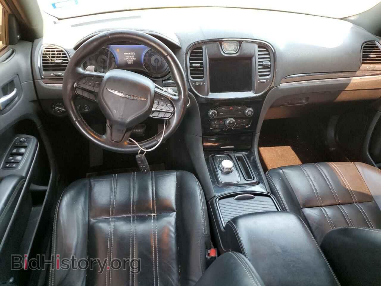 2019 CHRYSLER 300 - VIN: 2C3CCABG4KH539454 - Фото 8