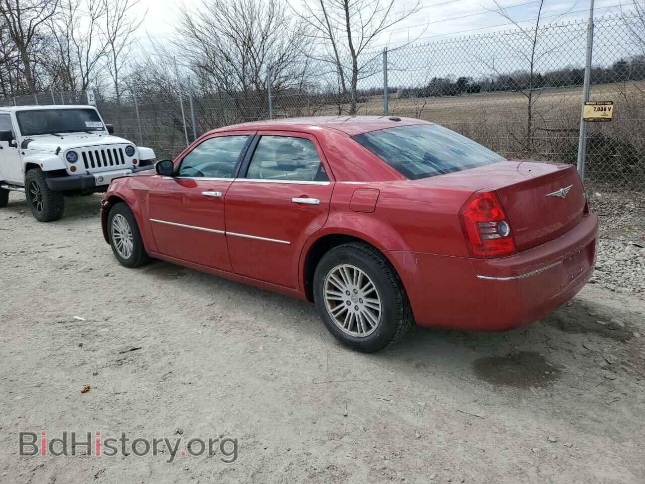 2010 CHRYSLER 300 - VIN: 2C3CA5CV9AH263295 - Фото 2