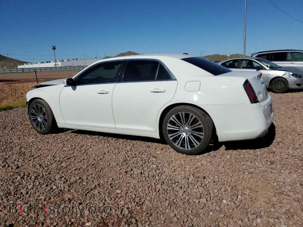 2013 CHRYSLER 300 - VIN: 2C3CCABG3DH732133 - Фото 2