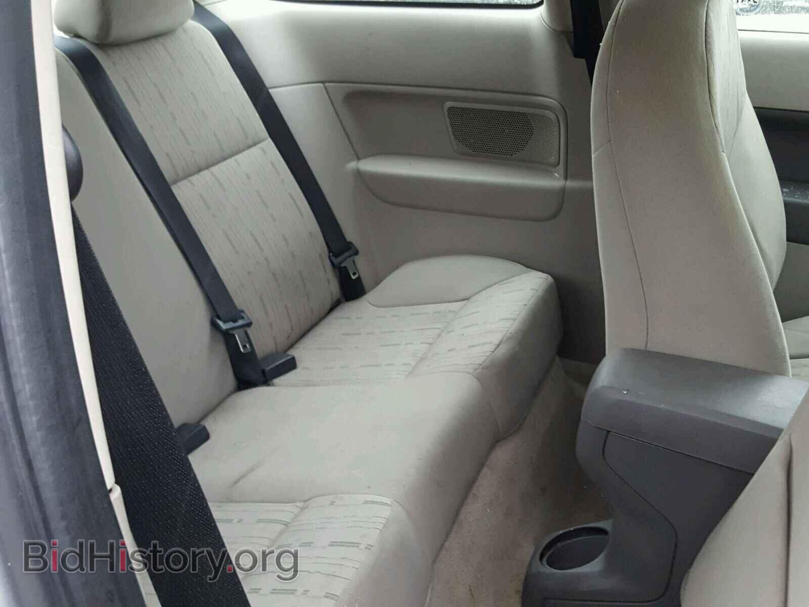 2010 FORD FOCUS - VIN: 1FAHP3CN6AW232677 - Photo 6