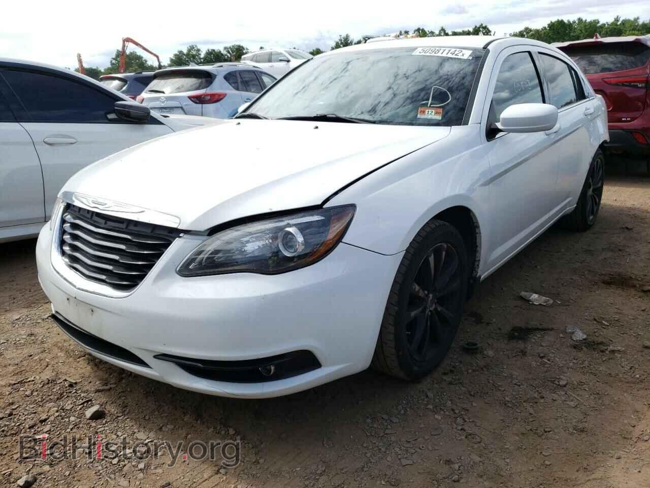 2013 CHRYSLER 200 - VIN: 1C3CCBBG8DN712201 - Фото 2