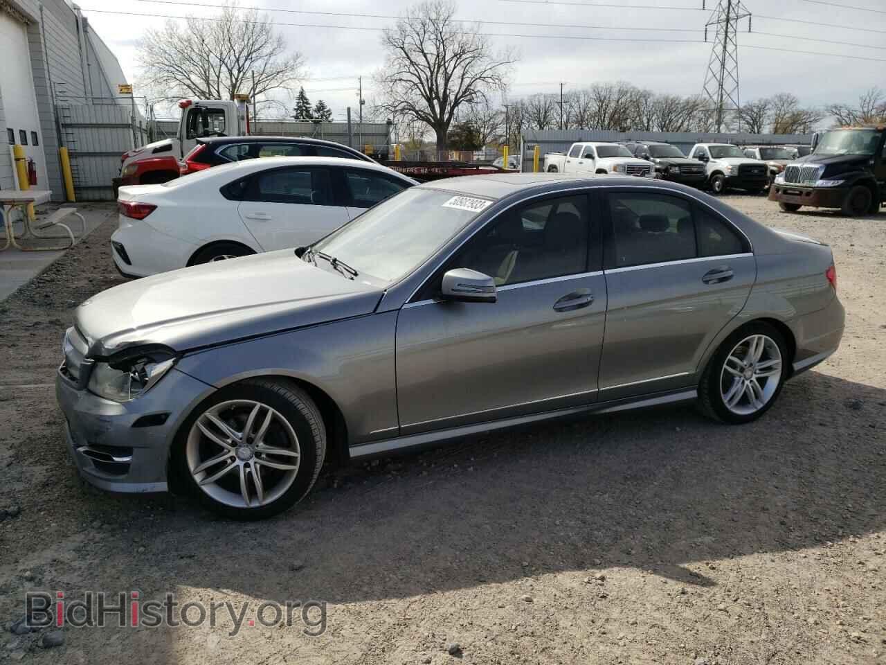 Photo WDDGF8BB2CR228971 - MERCEDES-BENZ C-CLASS 2012