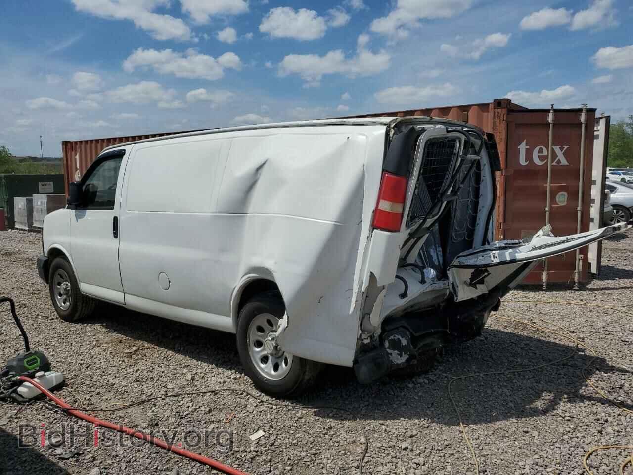 2011 CHEVROLET EXPRESS - VIN: 1GCSGAFX2B1117896 - Фото 2