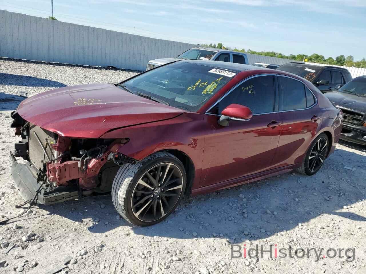 Photo 4T1B61HK8JU605506 - TOYOTA CAMRY 2018