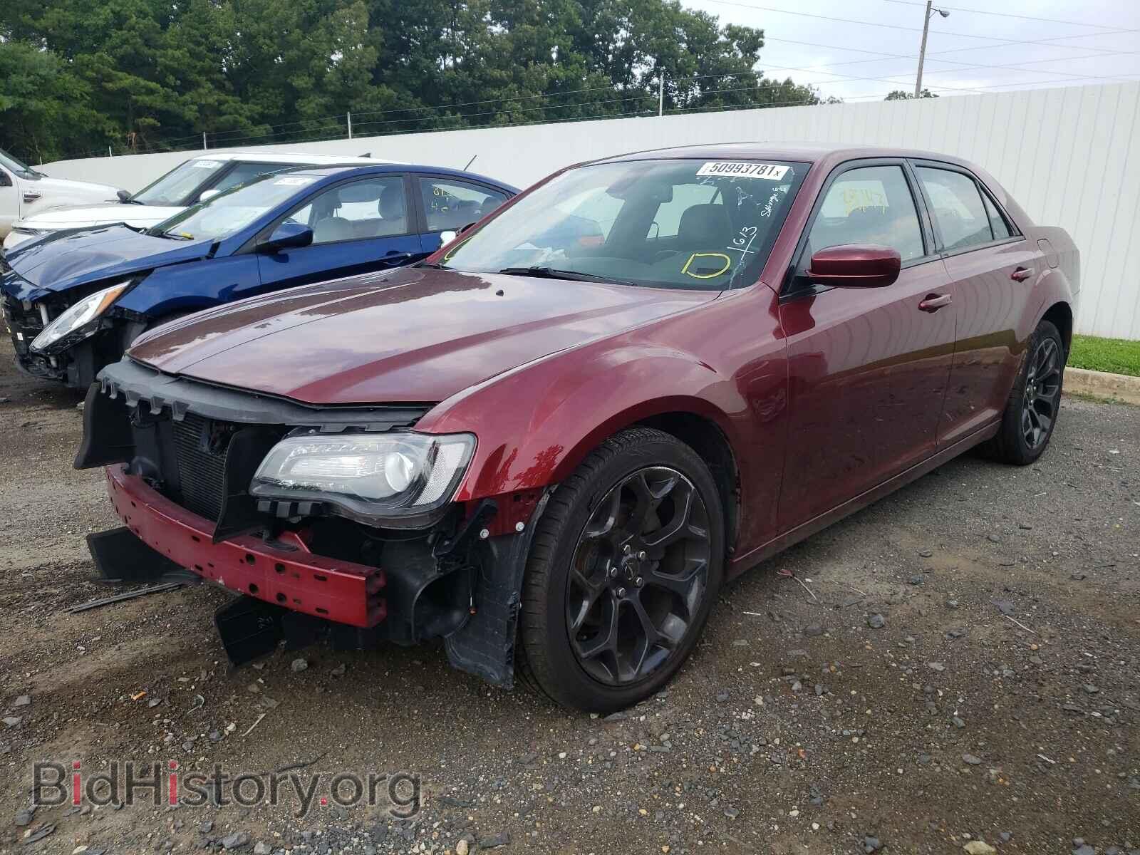 2019 CHRYSLER 300 - VIN: 2C3CCABG5KH654015 - Фото 2