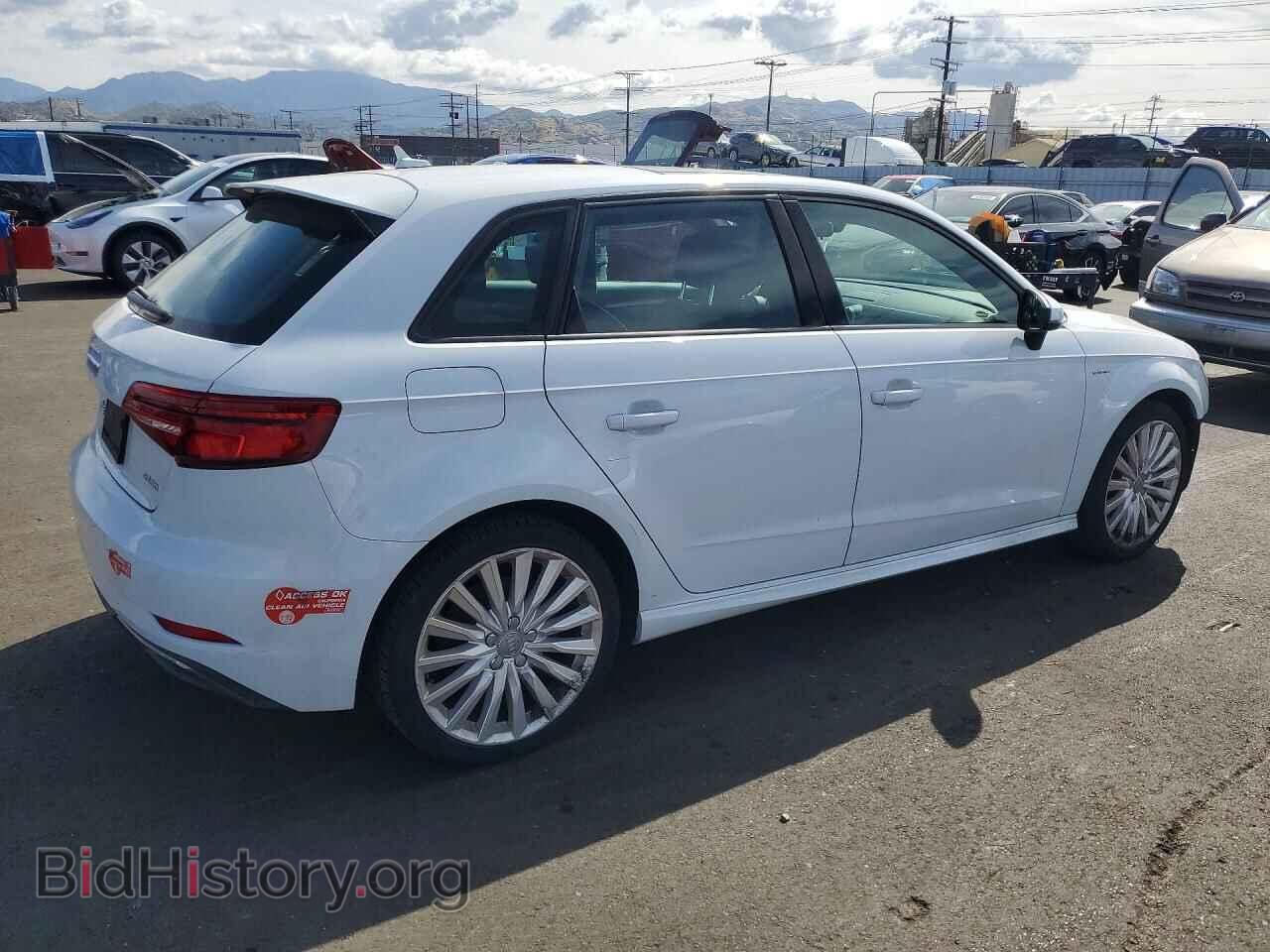 2017 AUDI A3 - VIN: WAUUPBFF8HA146136 - Фото 3