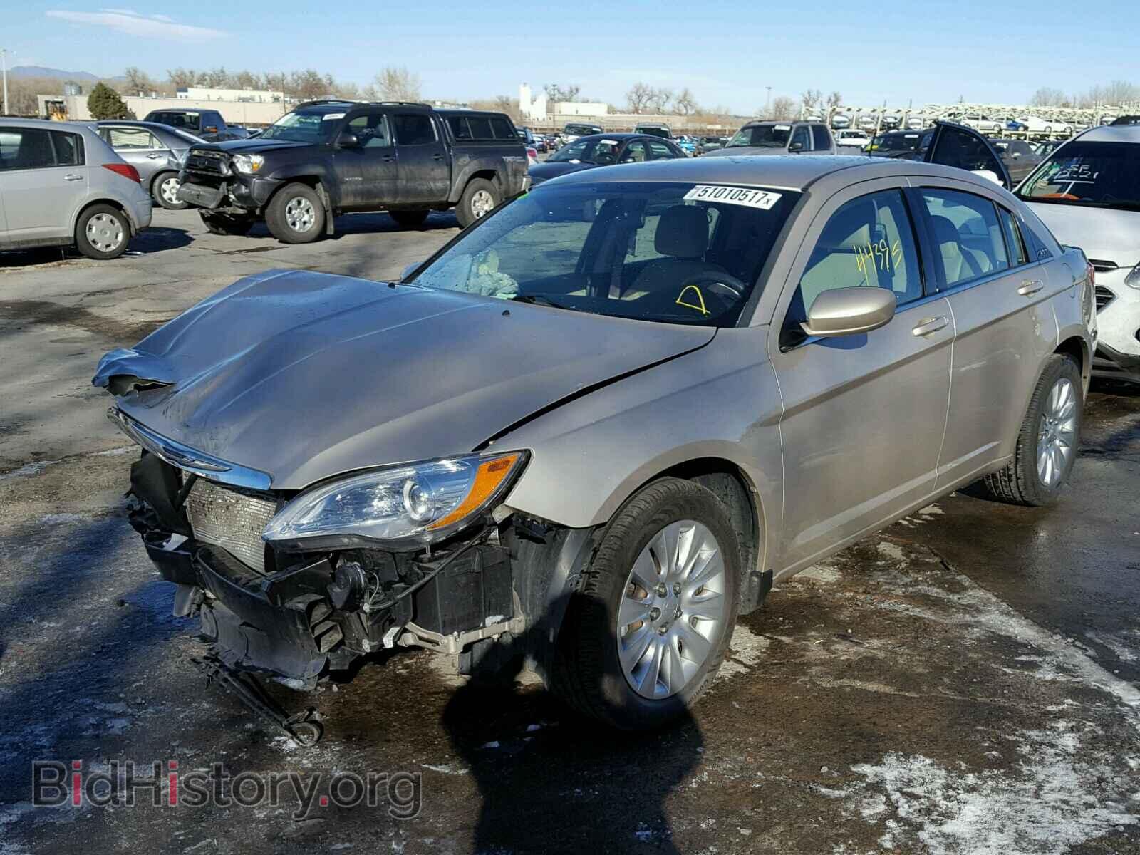 2013 CHRYSLER 200 - VIN: 1C3CCBAG4DN723665 - Фото 2