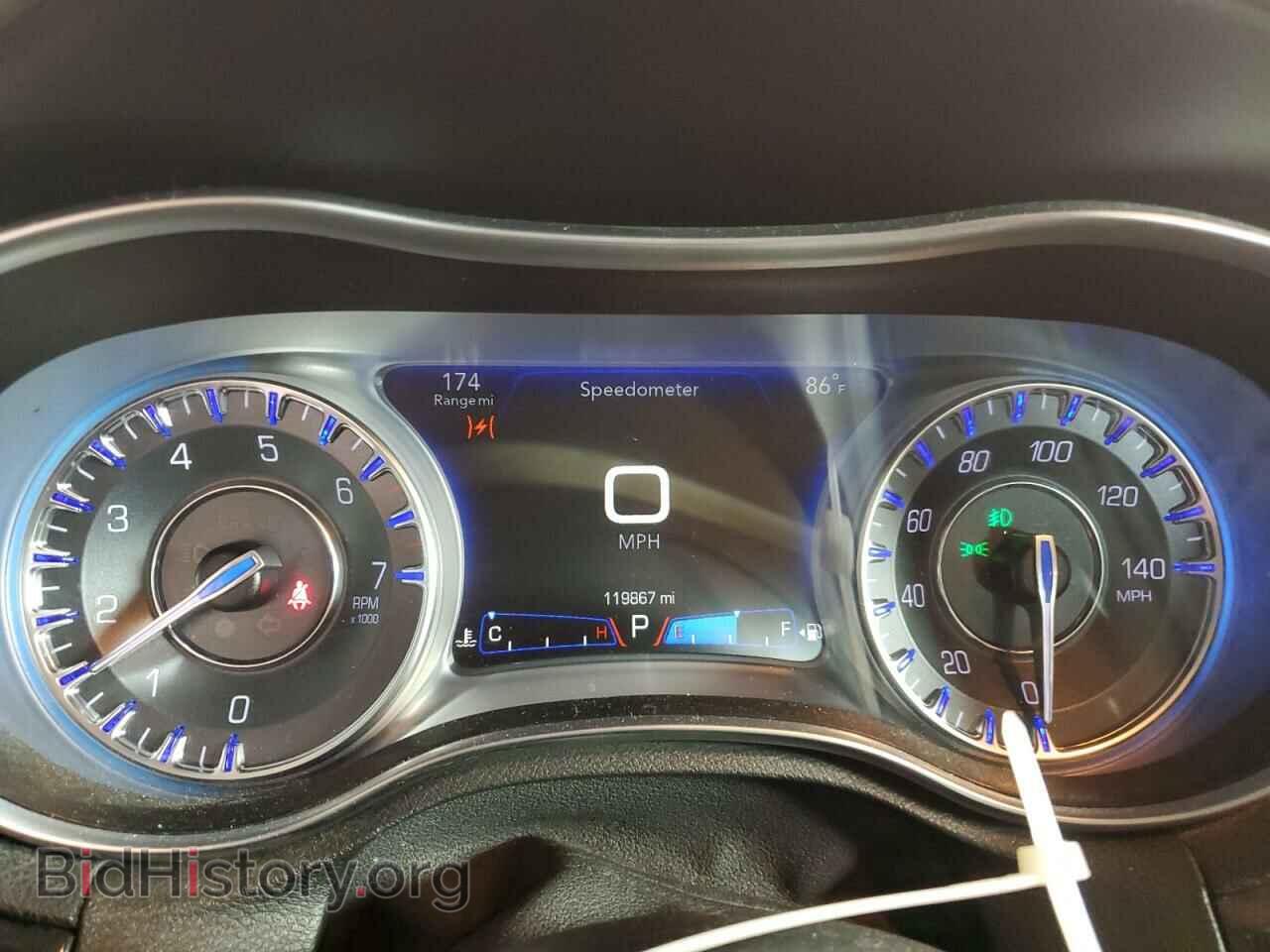 2018 CHRYSLER 300 - VIN: 2C3CCAEG0JH123217 - Фото 9