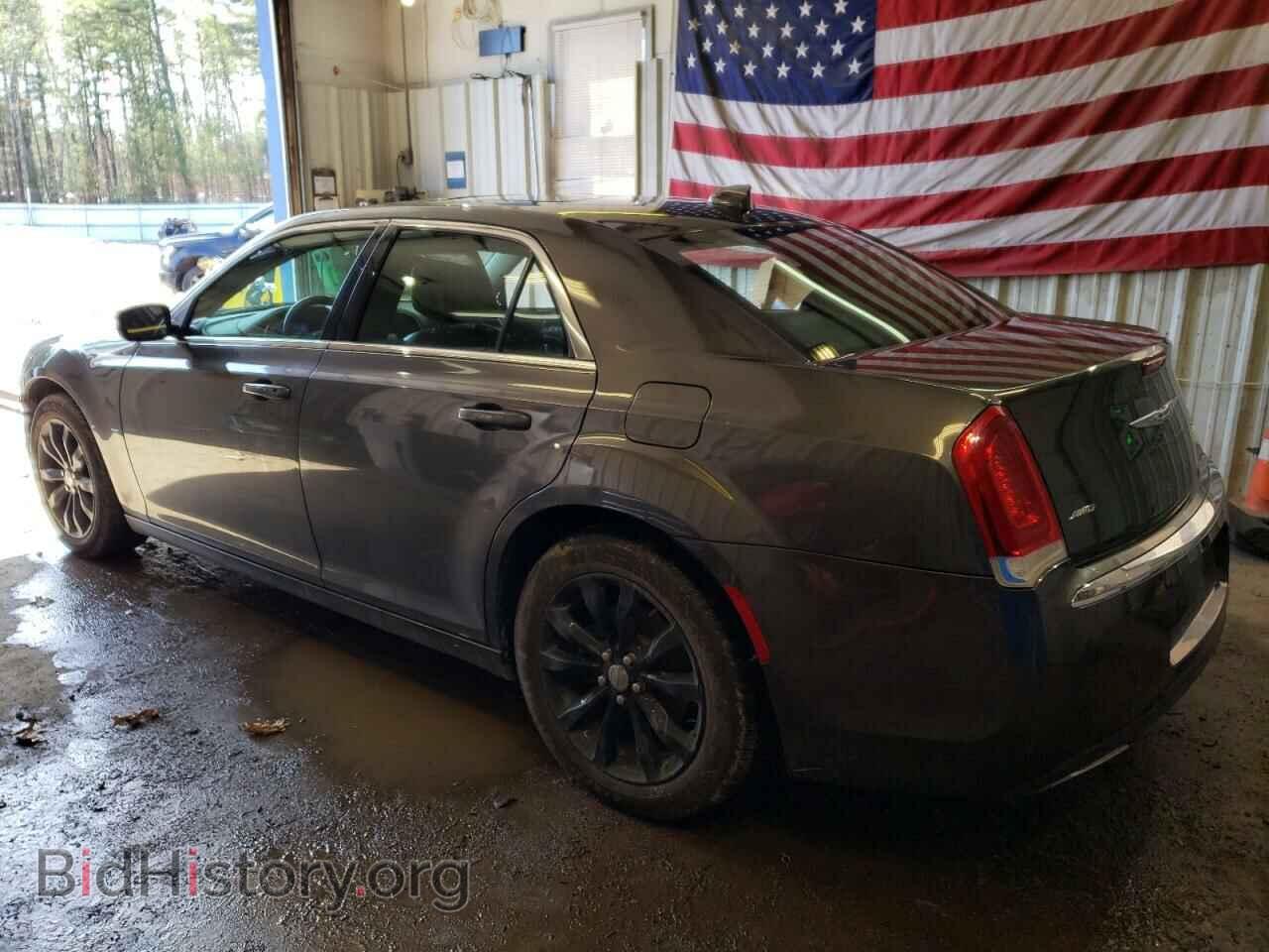 2016 CHRYSLER 300 - VIN: 2C3CCARG2GH157081 - Фото 2