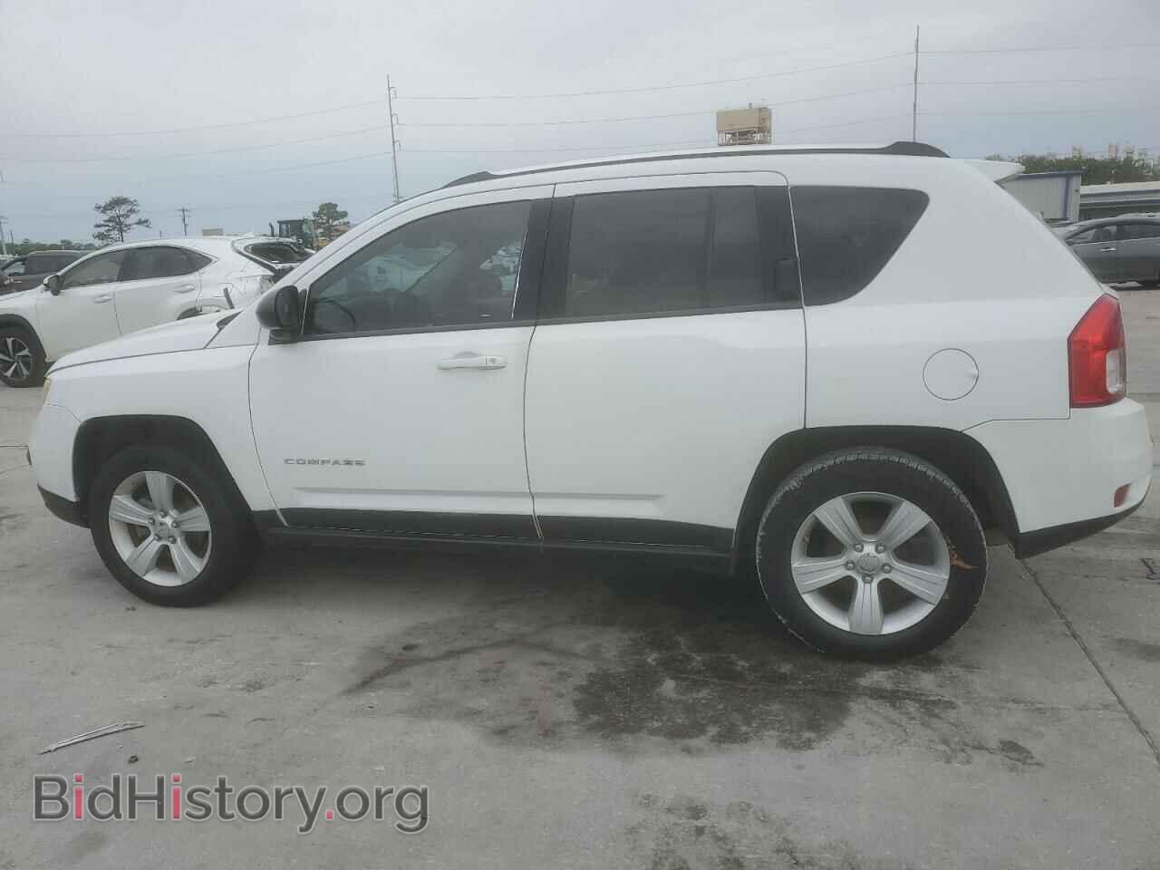 2011 JEEP COMPASS - VIN: 1J4NT1FA0BD245521 - Фото 2